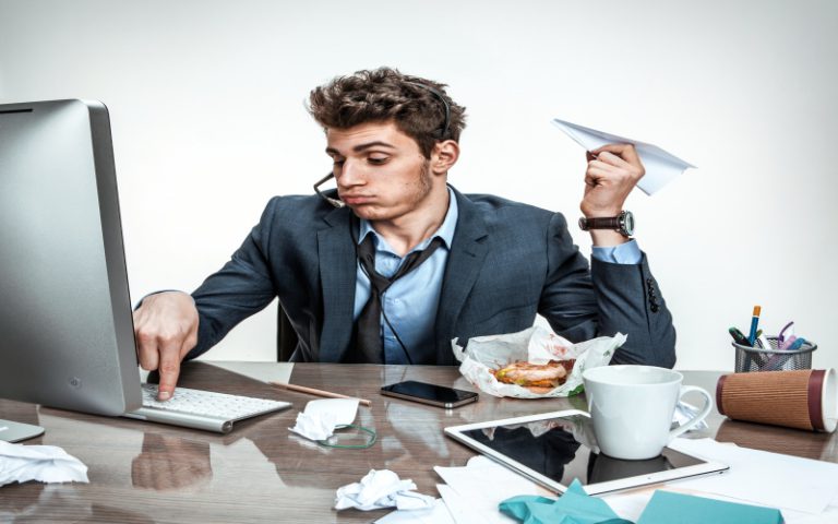 بررسی مشکلات شغل بازاریابی