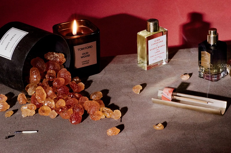 عود در کنار شمع