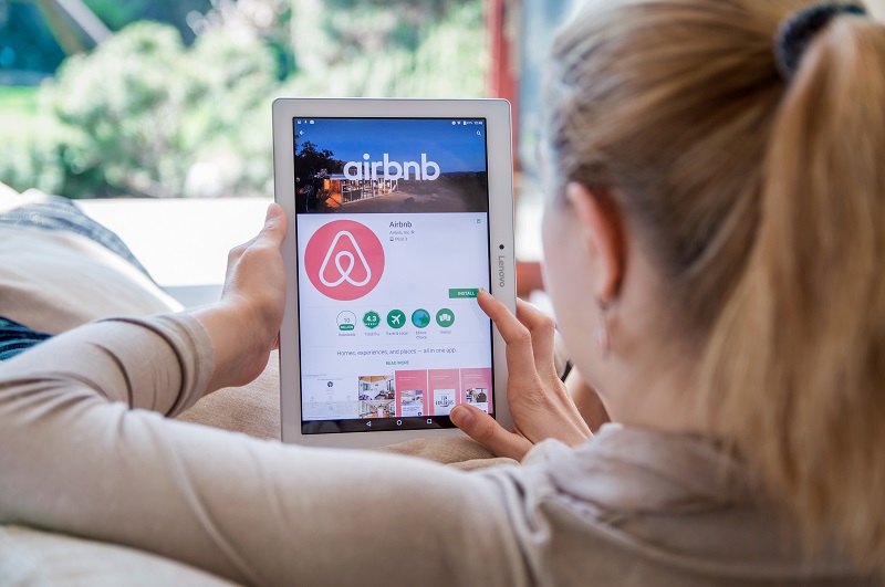 استراتژی مدیریت ارتباط با مشتری airbnb